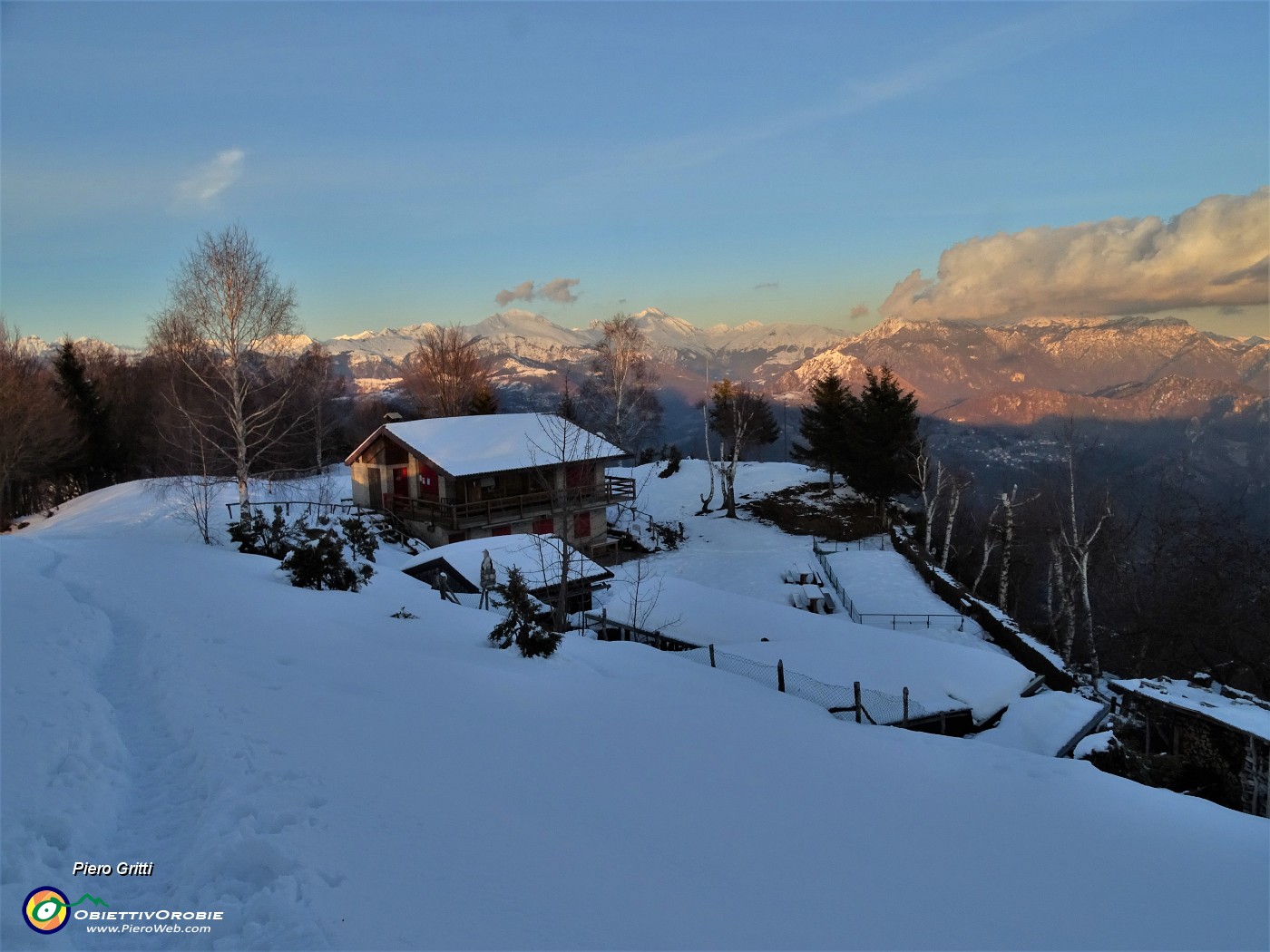 83 Al rif. 'I Lupi' di Brembilla (1270 m).JPG